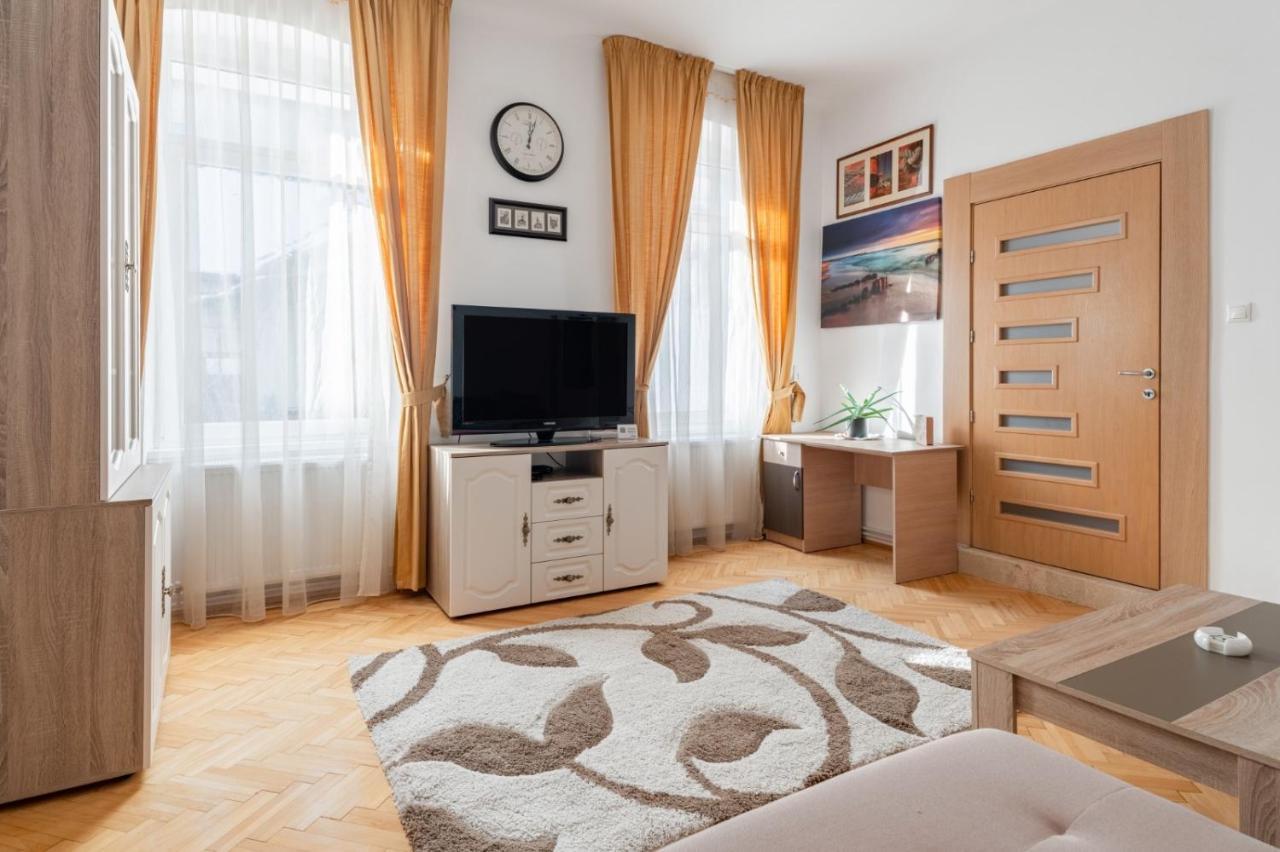 Brasov Centrul Vechi - 67Sqm - 2Min To Counsel Square Lejlighed Eksteriør billede