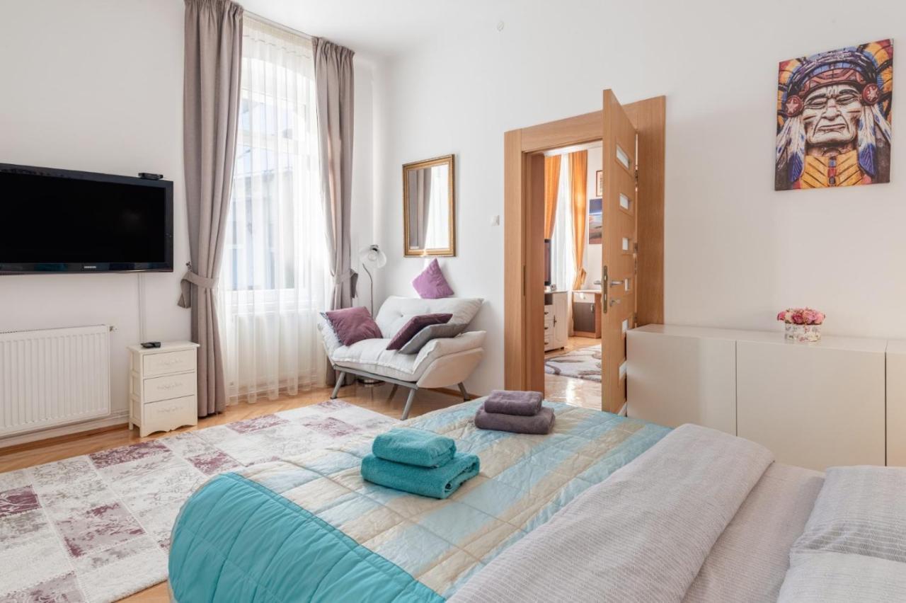 Brasov Centrul Vechi - 67Sqm - 2Min To Counsel Square Lejlighed Eksteriør billede