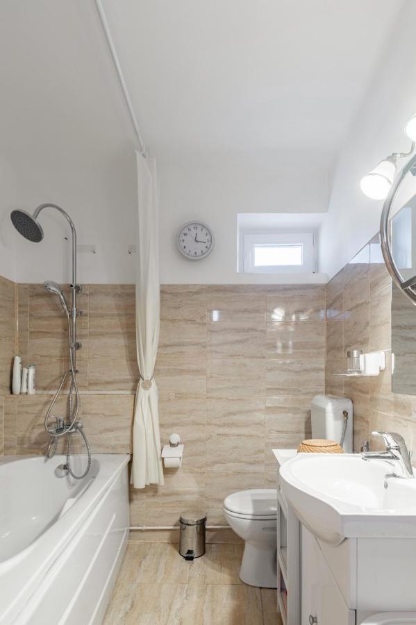 Brasov Centrul Vechi - 67Sqm - 2Min To Counsel Square Lejlighed Eksteriør billede