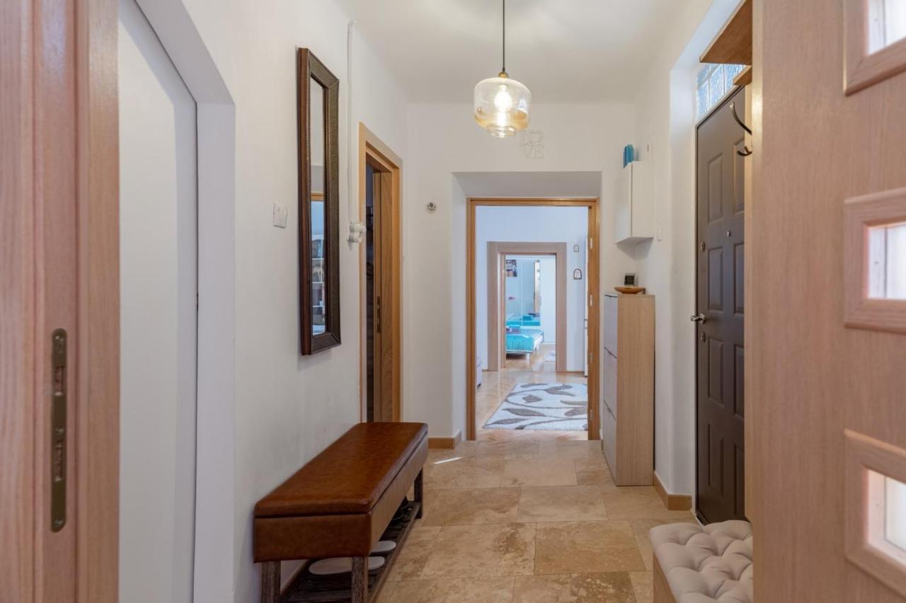 Brasov Centrul Vechi - 67Sqm - 2Min To Counsel Square Lejlighed Eksteriør billede