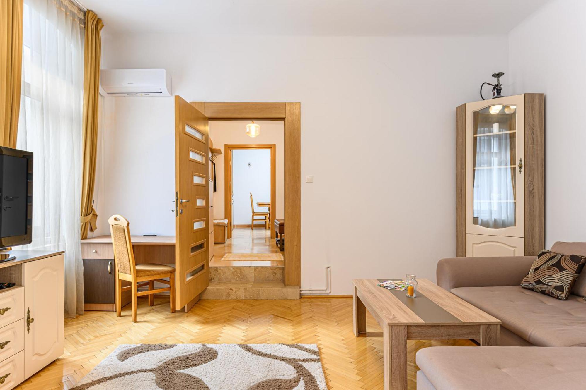 Brasov Centrul Vechi - 67Sqm - 2Min To Counsel Square Lejlighed Eksteriør billede