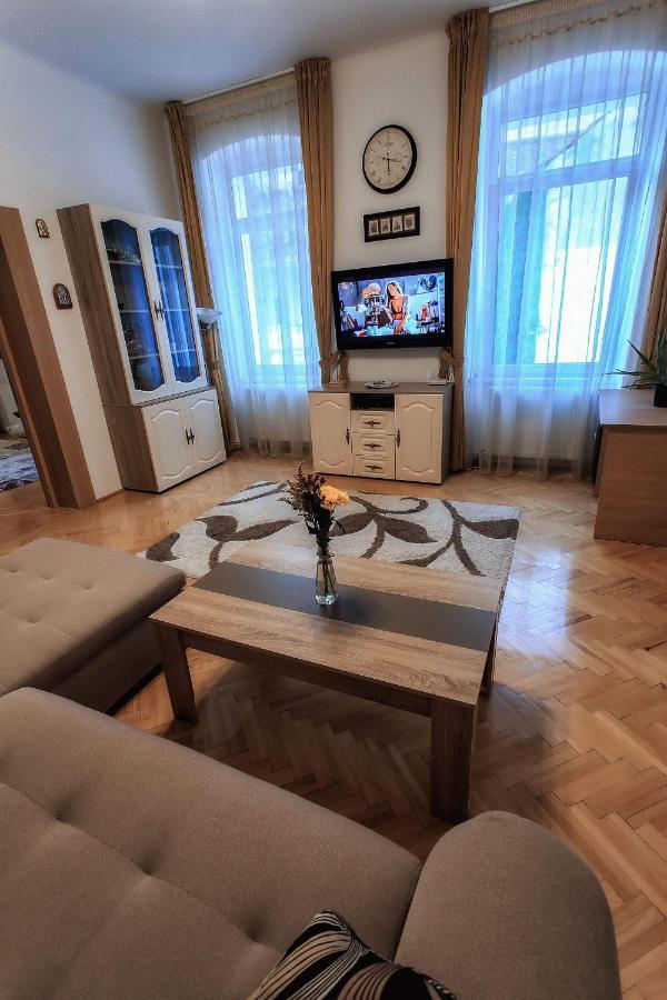 Brasov Centrul Vechi - 67Sqm - 2Min To Counsel Square Lejlighed Eksteriør billede