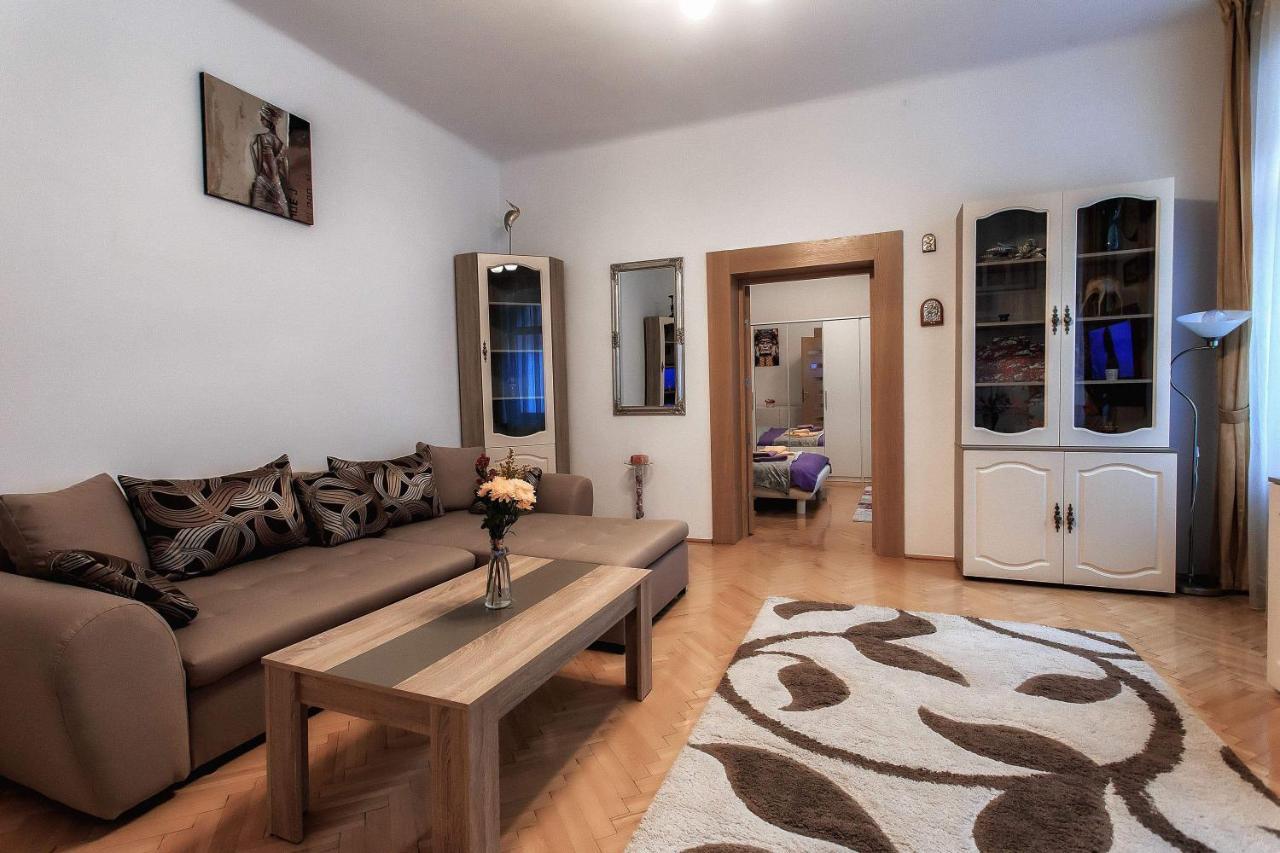 Brasov Centrul Vechi - 67Sqm - 2Min To Counsel Square Lejlighed Eksteriør billede